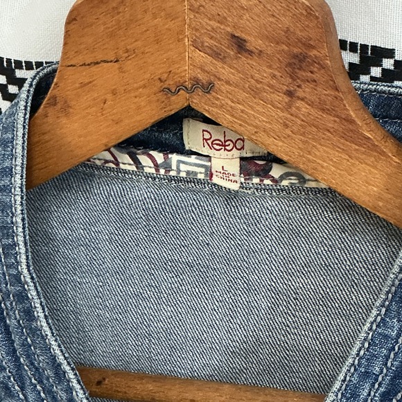 Reba Denim Jacket Women's L‎ Blue Embellished Studded Western Jean Coat - Picture 4 of 6